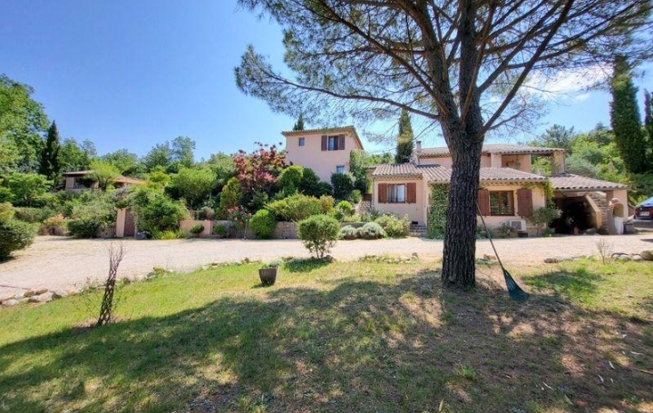 Maison LES VANS 185 m2 680 000 € Maison LES VANS 185 m2 680 000 €